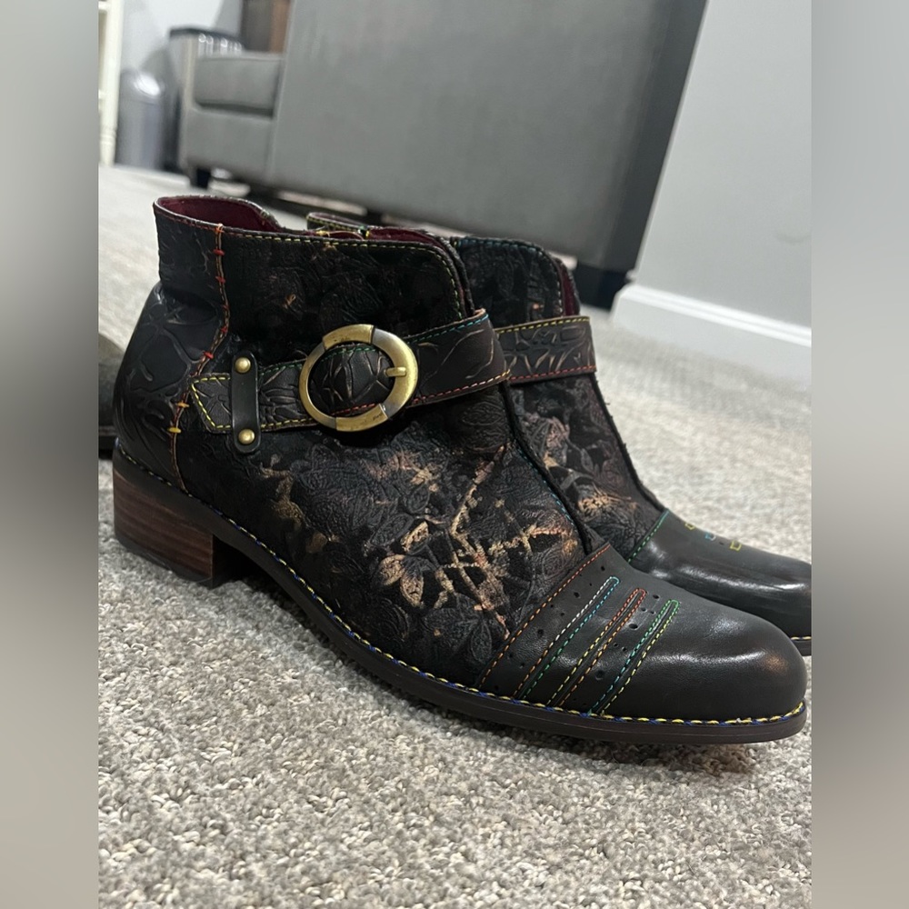 THREE Pairs of l’artiste boots !!